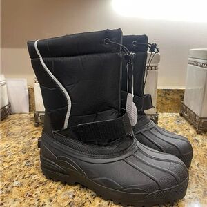 Men's Black Winter Snow Rain Boots NEW Size 9 NWT